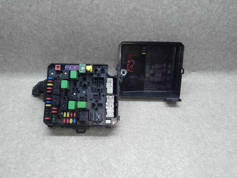 Запчасть блок предохранителей моторный отсек MITSUBISHI OUTLANDER XL 05-13 2007 3.0 6B31 8565A111 Б/У Блок предохранителей моторный отсек MITSUBISHI OUTLANDER XL 05-13 2007 3.0 6B31 8565A111 Б/У