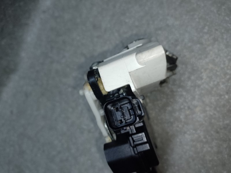 Замок двери задний правый OUTLANDER XL 05-13 2007 3.0 6B31