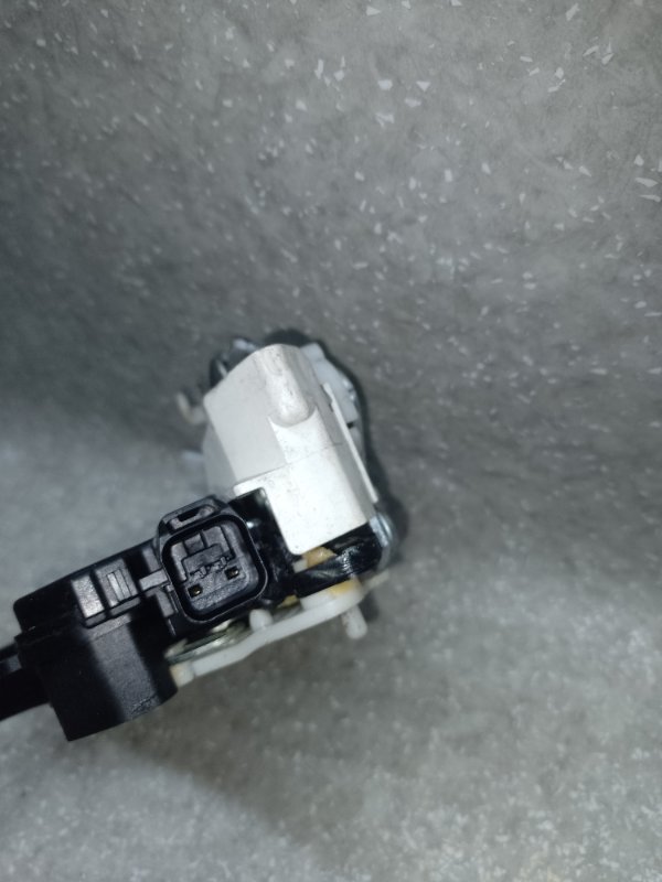 Замок двери задний левый OUTLANDER XL 05-13 2007 3.0 6B31