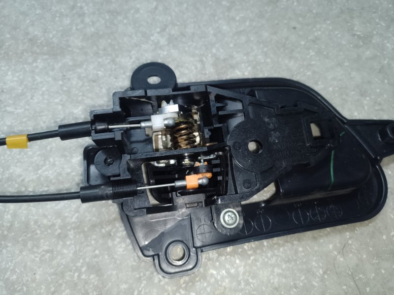 Замок двери задний левый OUTLANDER XL 05-13 2007 3.0 6B31