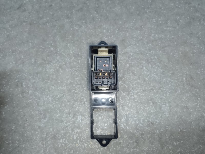 Кнопка стеклоподъемника передняя правая OUTLANDER XL 05-13 2007 3.0 6B31 Кнопка стеклоподъемника передняя правая OUTLANDER XL 05-13 2007 3.0 6B31