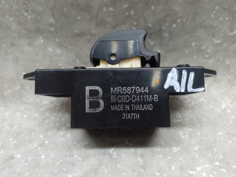 Кнопка стеклоподъемника задняя MITSUBISHI OUTLANDER XL 05-13 3.0 6B31 Кнопка стеклоподъемника задняя MITSUBISHI OUTLANDER XL 05-13 3.0 6B31