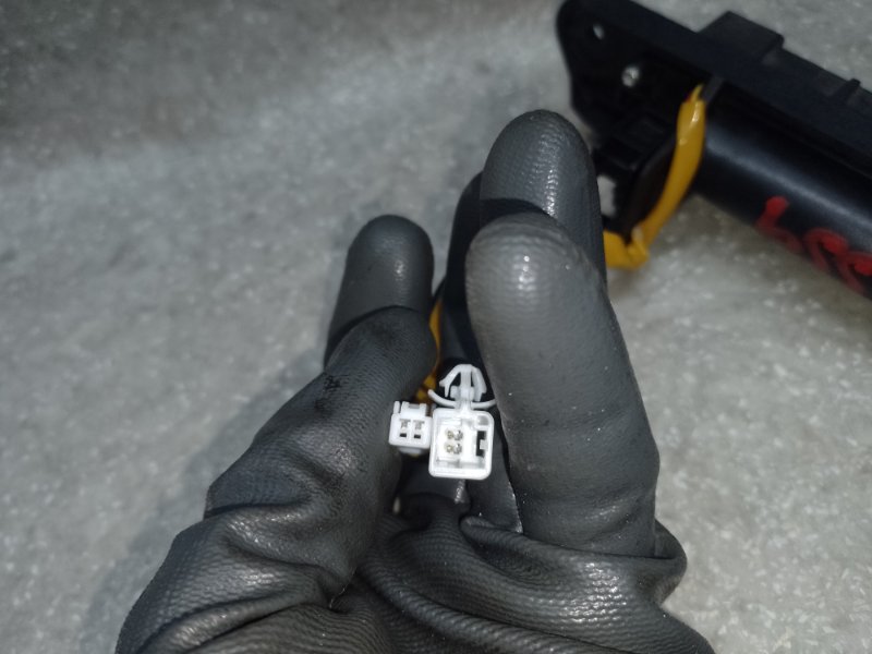 Кнопка открывания багажника наружная MITSUBISHI OUTLANDER XL 05-13 3.0 6B31