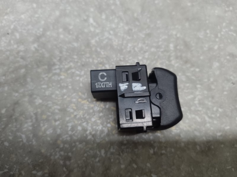 Кнопка центрального замка передняя правая MITSUBISHI OUTLANDER XL 05-13 3.0 6B31 Кнопка центрального замка передняя правая MITSUBISHI OUTLANDER XL 05-13 3.0 6B31