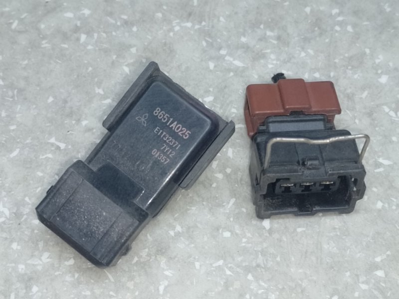 Запчасть датчик давления топлива MITSUBISHI OUTLANDER XL 05-13 2007 3.0 6B31 8651A025 Б/У Датчик давления топлива MITSUBISHI OUTLANDER XL 05-13 2007 3.0 6B31 8651A025 Б/У