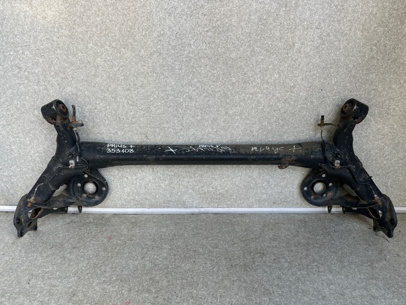 Запчасть балка задней подвески TOYOTA PRIUS PLUS 11-14 42101-64010 Б/У Балка задней подвески TOYOTA PRIUS PLUS 11-14 42101-64010 Б/У