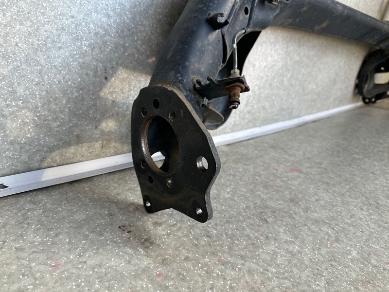 Балка задней подвески PRIUS PLUS 11-14 Балка задней подвески PRIUS PLUS 11-14