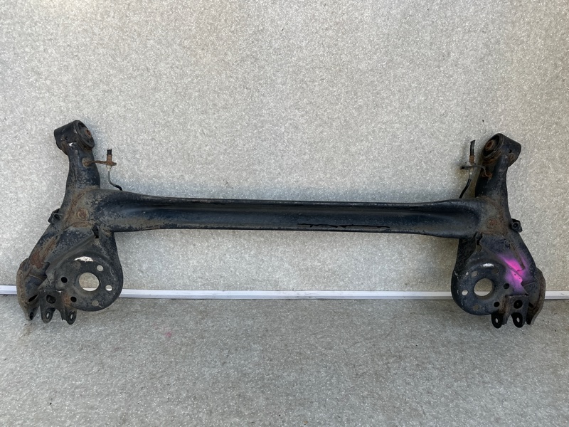 Балка задней подвески PRIUS PLUS 11-14 Балка задней подвески PRIUS PLUS 11-14