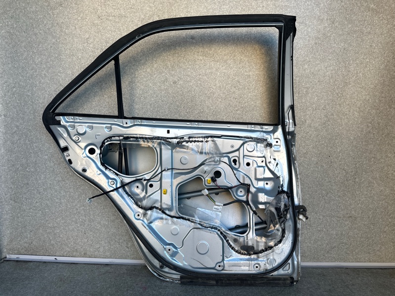 Дверь задняя левая CAMRY 50 12-15 Дверь задняя левая CAMRY 50 12-15