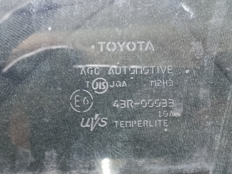 Стекло двери переднее левое PRIUS PLUS 11-14