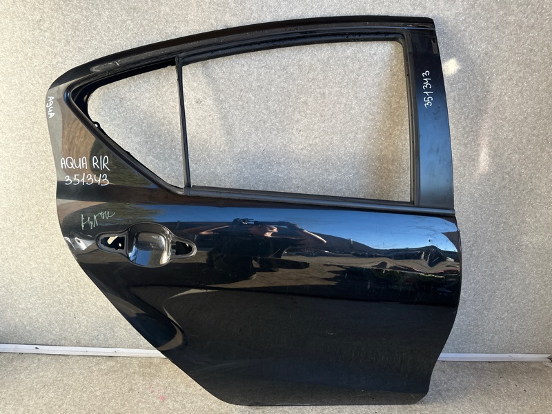 Дверь задняя правая PRIUS C/AQUA 11-14