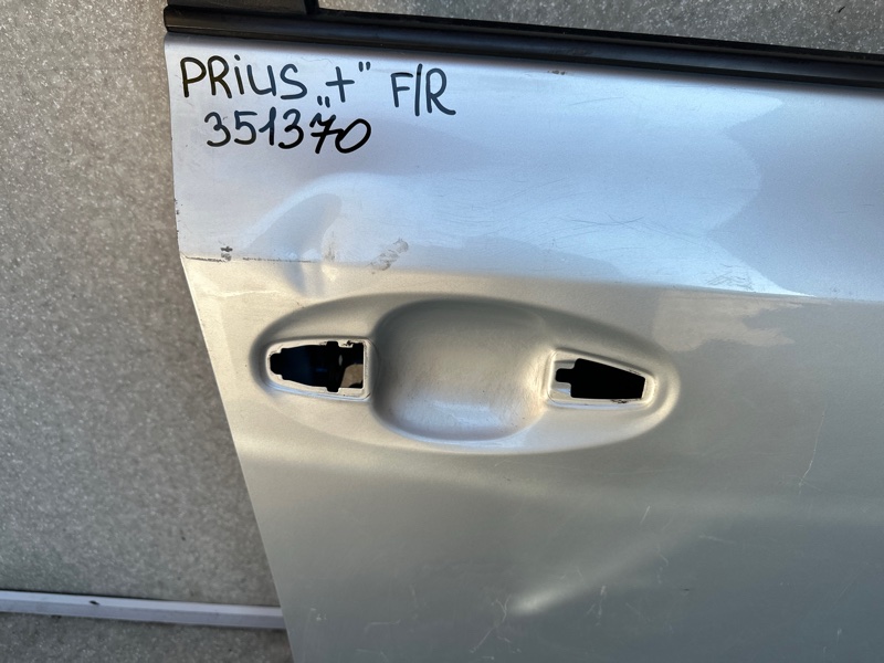 Дверь передняя правая PRIUS PLUS 11-14