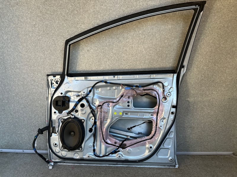 Дверь передняя правая PRIUS PLUS 11-14