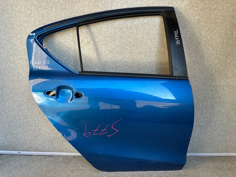Дверь задняя правая TOYOTA PRIUS C/AQUA 11-14 67003-52490 Б/У