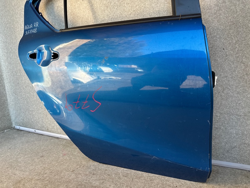 Дверь задняя правая PRIUS C/AQUA 11-14
