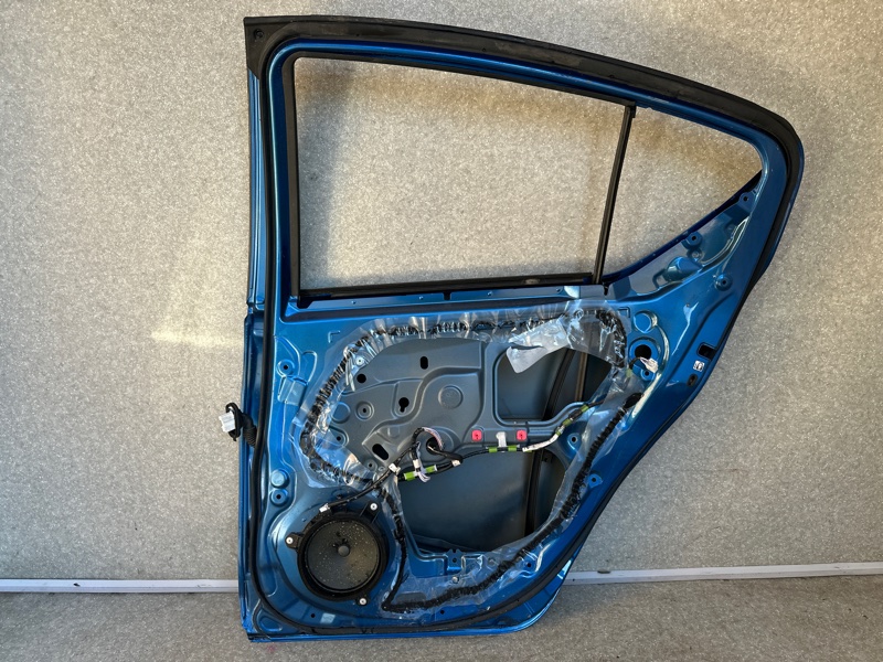 Дверь задняя правая PRIUS C/AQUA 11-14