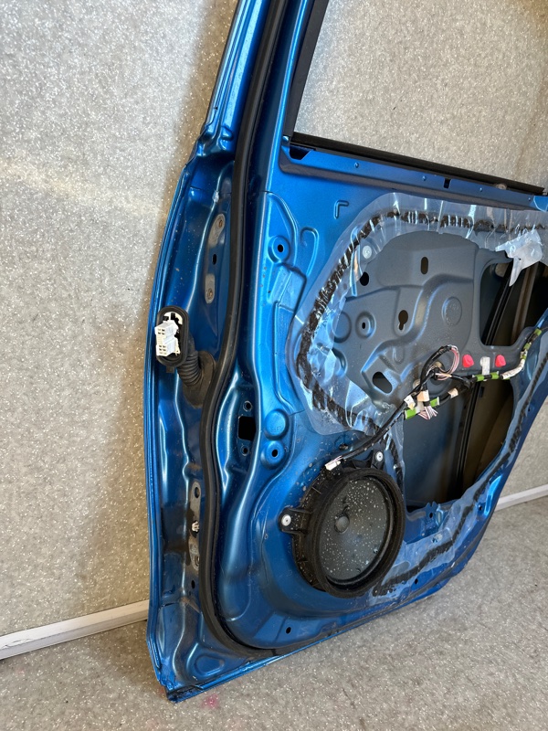 Дверь задняя правая PRIUS C/AQUA 11-14