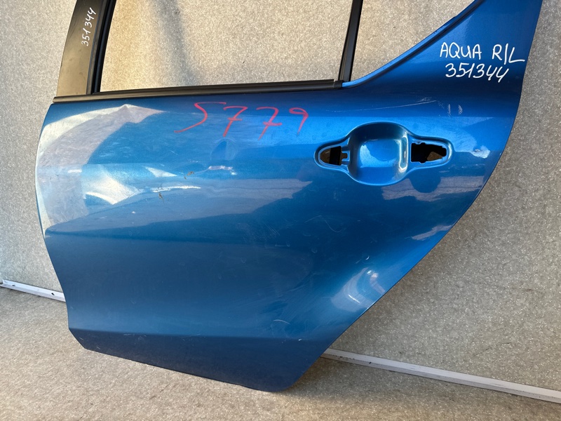 Дверь задняя левая PRIUS C/AQUA 11-14 Дверь задняя левая PRIUS C/AQUA 11-14