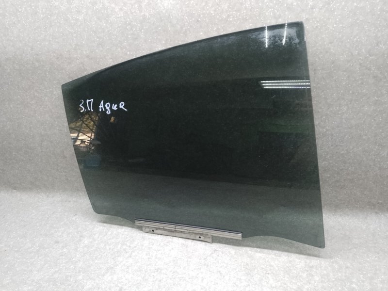 Стекло двери заднее правое TOYOTA PRIUS C/AQUA 11-14 68130-52370 Б/У