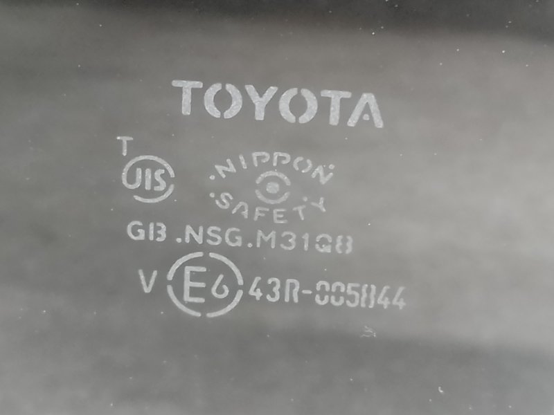 Стекло двери заднее левое PRIUS C/AQUA 11-14 Стекло двери заднее левое PRIUS C/AQUA 11-14