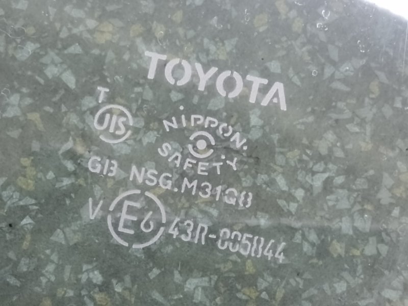 Стекло двери заднее левое PRIUS C/AQUA 11-14