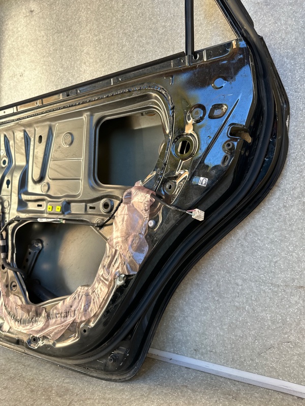 Дверь задняя правая PRIUS PLUS 11-14