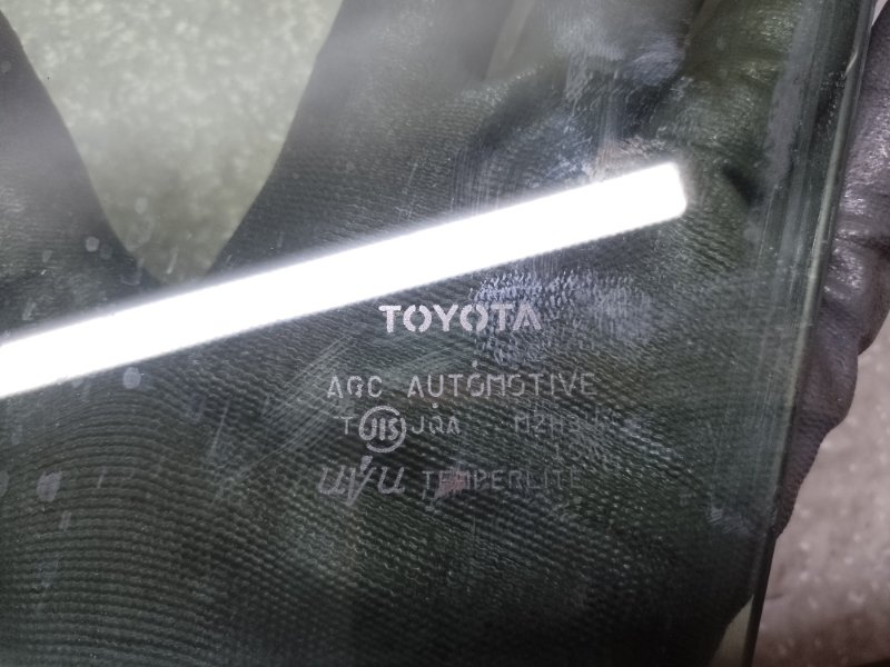 Стекло двери переднее правое PRIUS C/AQUA 11-14
