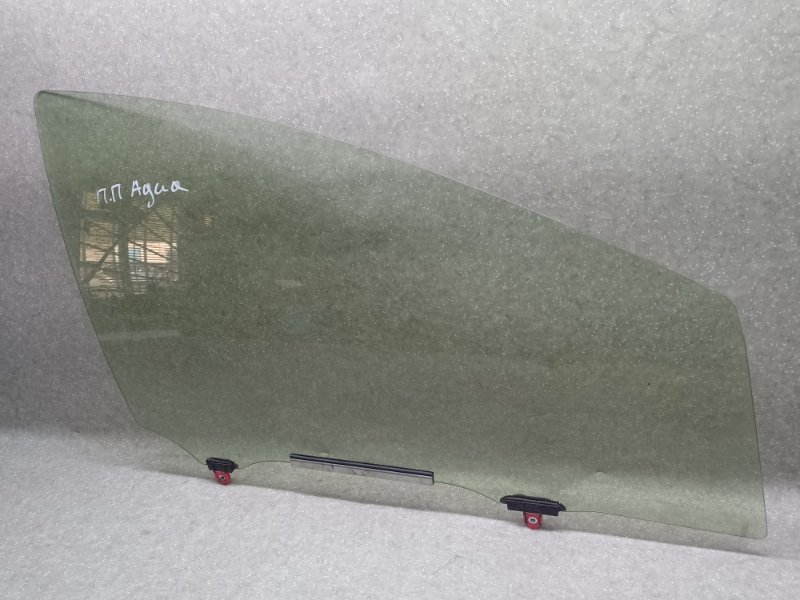 Стекло двери переднее правое TOYOTA PRIUS C/AQUA 11-14 68101-52040 Б/У