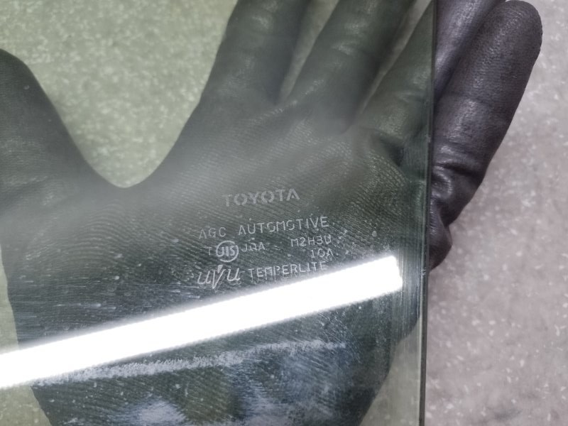 Стекло двери переднее правое PRIUS C/AQUA 11-14