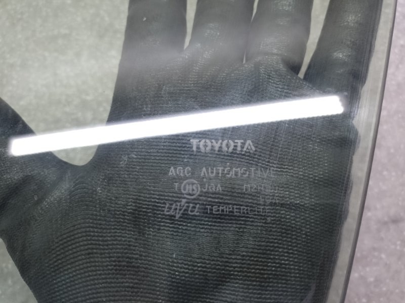 Стекло двери переднее левое PRIUS C/AQUA 11-14