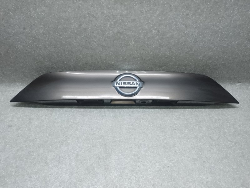 Панель подсветки номера NISSAN QASHQAI/ROGUE SPORT 14- 90810-4ES0H Б/У