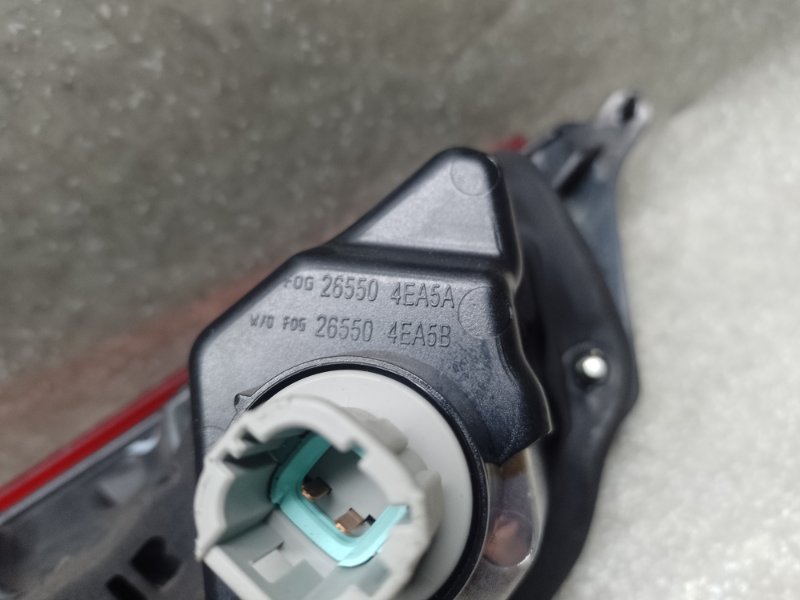 Фонарь внутренний правый NISSAN QASHQAI/ROGUE SPORT 14-