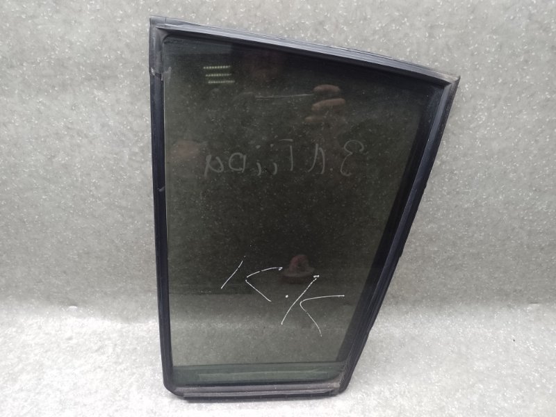 Стекло двери глухое заднее левое NISSAN TIIDA/VERSA C11 04-11 82263-ED00A Б/У