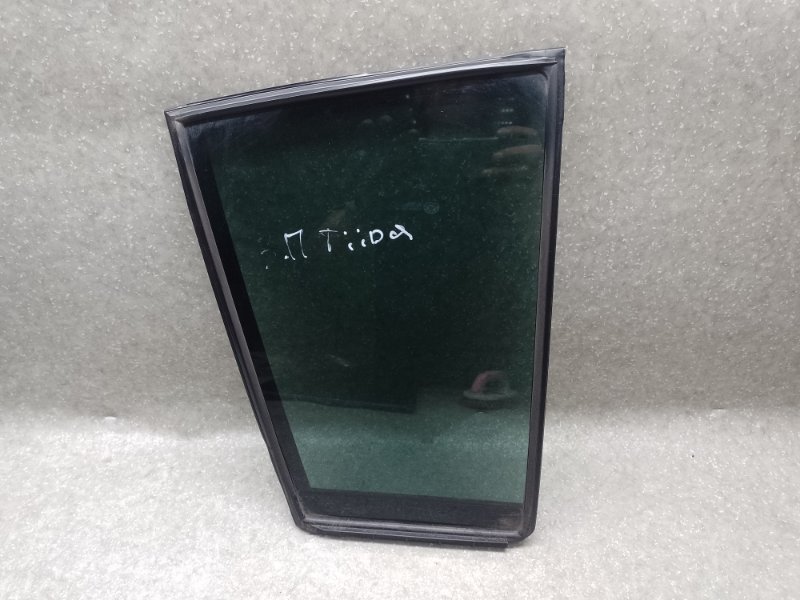 Стекло двери глухое заднее правое NISSAN TIIDA/VERSA C11 04-11 82262-ED00A Б/У