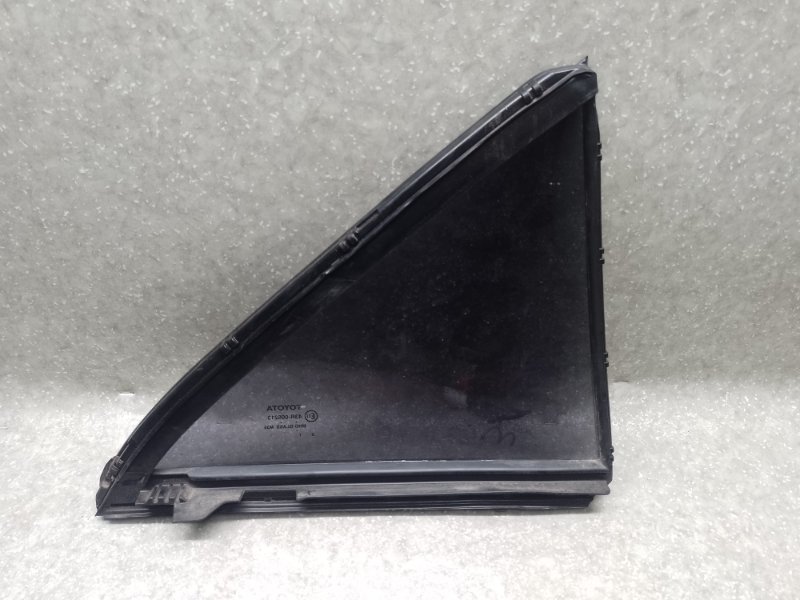 Стекло двери глухое заднее левое CAMRY 50 12-15 Стекло двери глухое заднее левое CAMRY 50 12-15