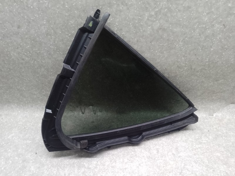 Стекло двери глухое заднее левое PRIUS C/AQUA 11-14 Стекло двери глухое заднее левое PRIUS C/AQUA 11-14