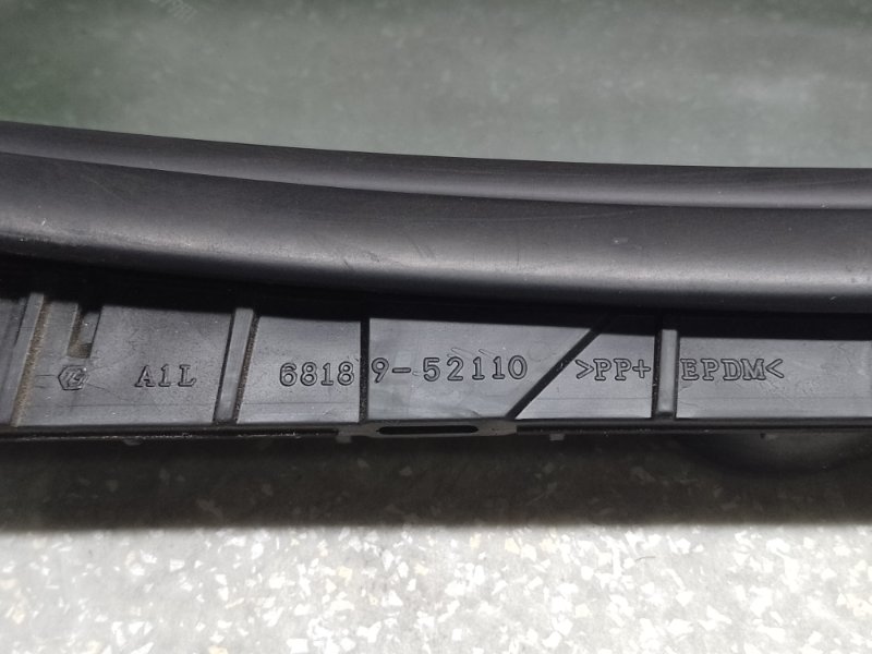 Стекло двери глухое заднее левое TOYOTA PRIUS C/AQUA 11-14 Стекло двери глухое заднее левое TOYOTA PRIUS C/AQUA 11-14