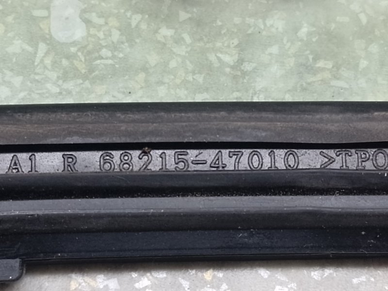 Стекло двери глухое переднее правое PRIUS 16- Стекло двери глухое переднее правое PRIUS 16-