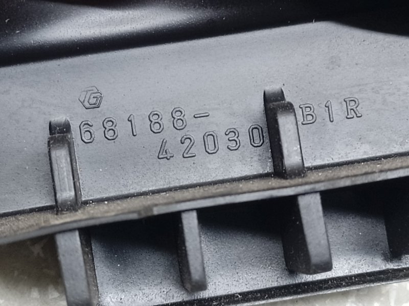 Стекло двери глухое заднее правое TOYOTA RAV4 05-12 Стекло двери глухое заднее правое TOYOTA RAV4 05-12