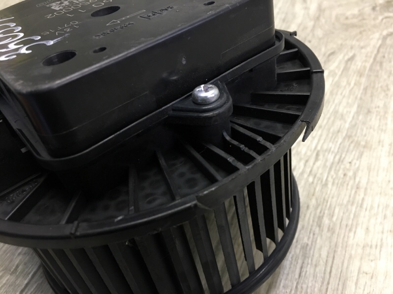 Моторчик печки CRUZE 15- 2016 1.4T LE2 Моторчик печки CRUZE 15- 2016 1.4T LE2