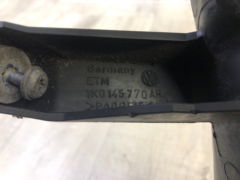 Патрубок интеркулера левый TIGUAN 08-17 2012 2.0 CCTA