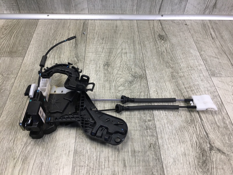 Замок двери передний правый HYUNDAI ELANTRA MD 10-15 2014 1.8 G4NB 81320 3X010 Б/У