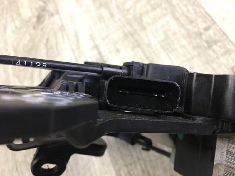 Замок двери передний правый ELANTRA MD 10-15 2014 1.8 G4NB