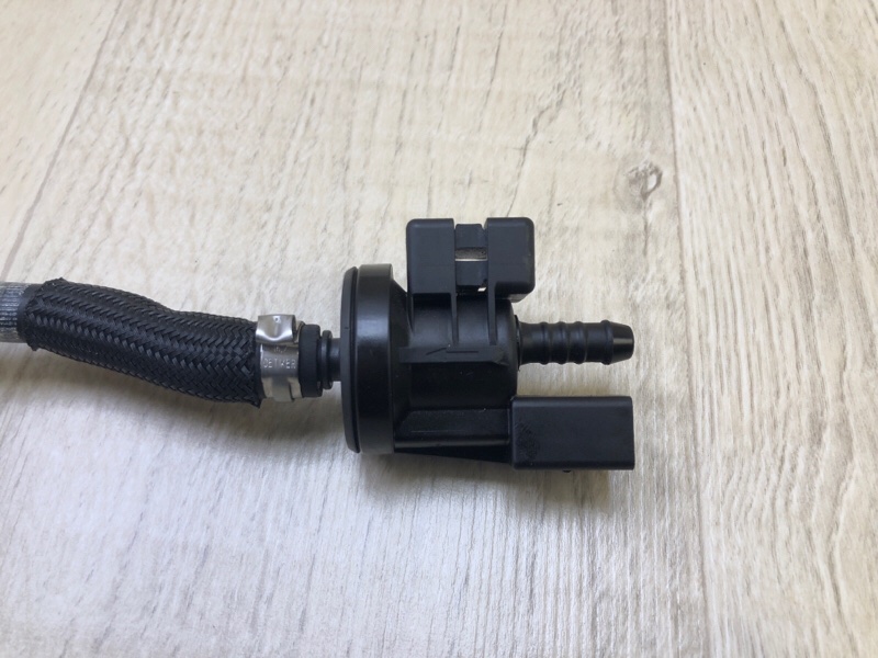 Клапан абсорбера JETTA USA 10-17 2.5