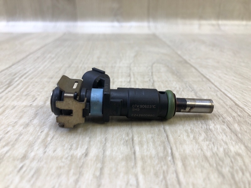 Форсунка топливная JETTA USA 10-17 2.5