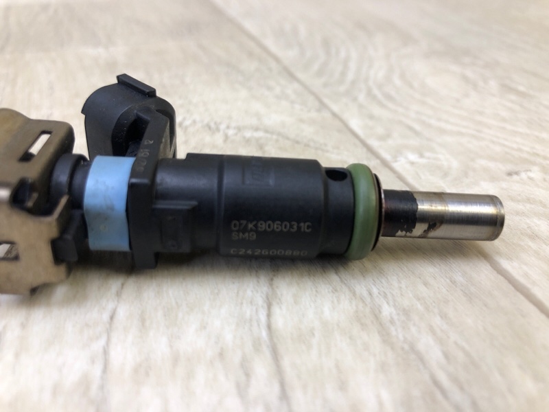 Форсунка топливная JETTA USA 10-17 2.5