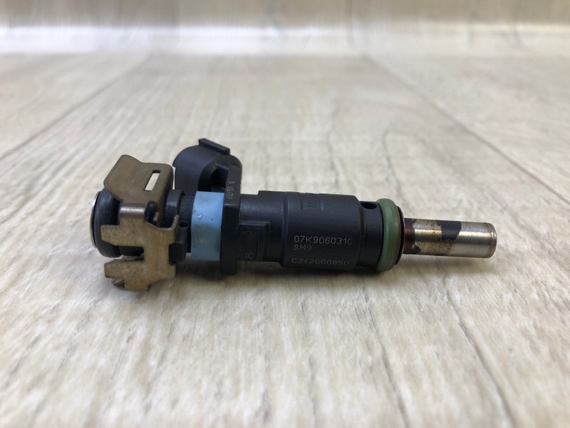 Форсунка топливная JETTA USA 10-17 2.5