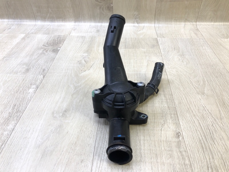 Корпус термостата JETTA USA 10-17 2.5