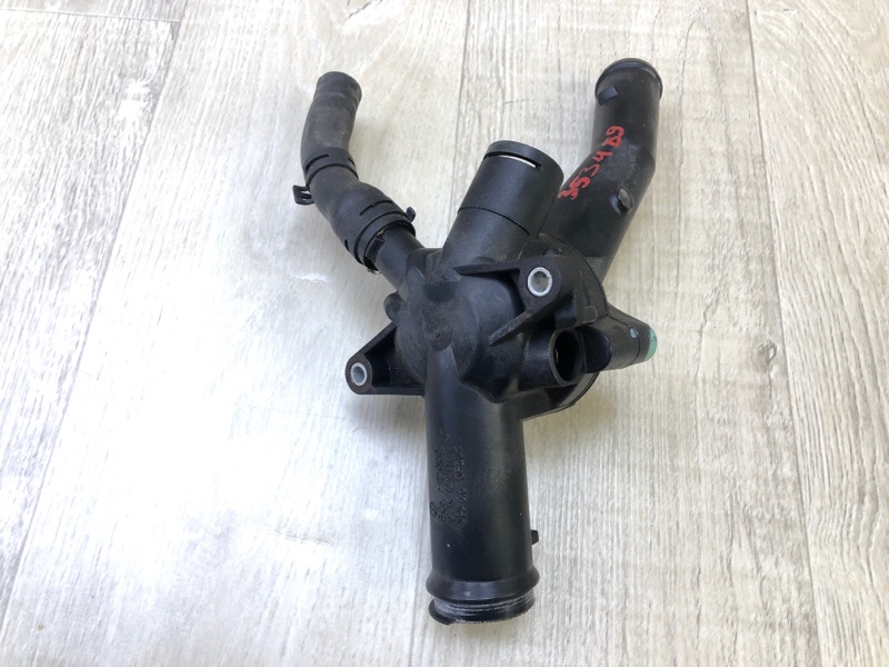 Корпус термостата JETTA USA 10-17 2.5