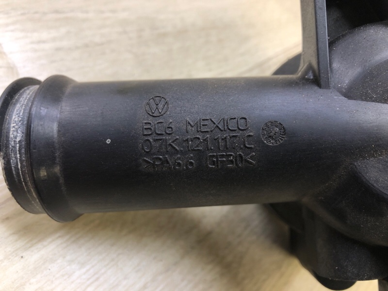 Корпус термостата JETTA USA 10-17 2.5
